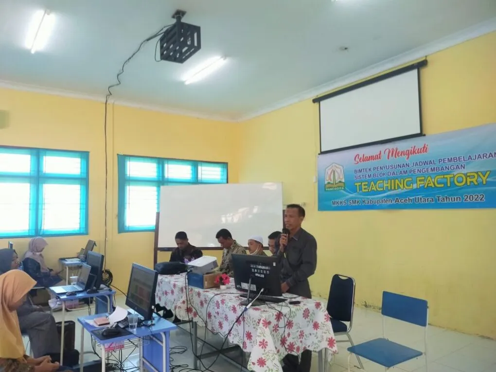 Ketua MKKS SMK Aceh Utara Ismail, M.Pd saat menyampaikan kata sambutan di hadapan peserta