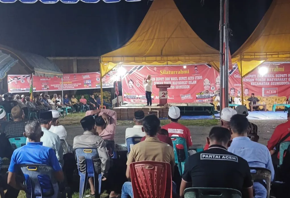 Foto : Ismail A Jalil (Ayah Wa) saat menyampaikan orasi politik dengan masyarakat Seunuddon. 