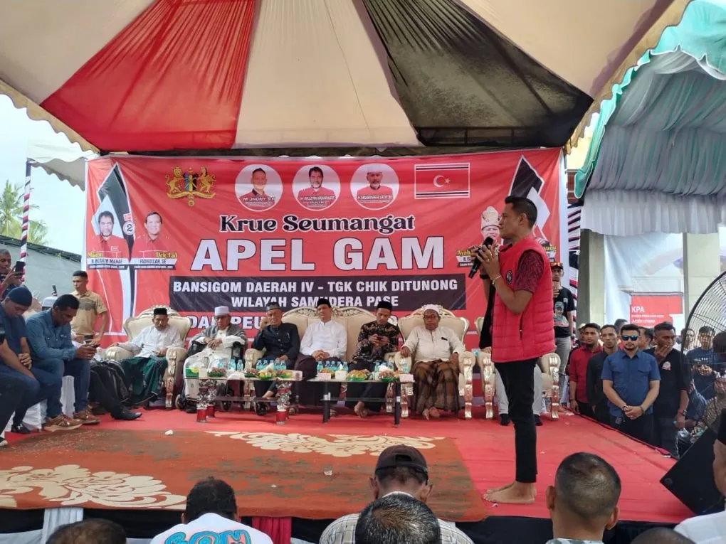 M. Jhoni, S.H., Panglima muda Daerah IV Tgk Chik Ditunong Wilayah Samudera Pasee saat menyampaikan orasi politik kepada Eks Kombatan GAM