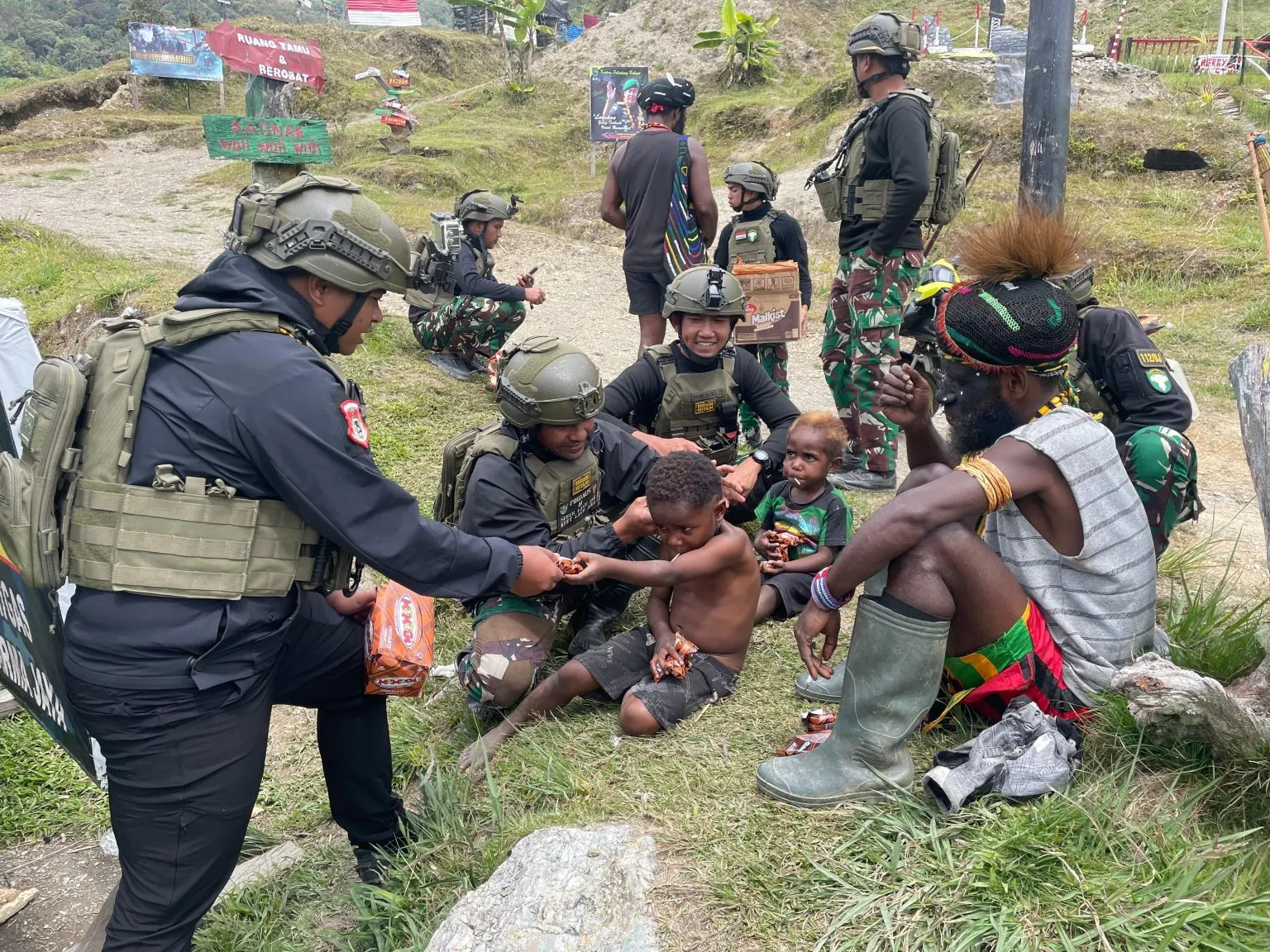 Satgas Yonif 112/Dharma Jaya di bawah Komando Daerah Militer Iskandar Muda (Kodam IM) melaksanakan kegiatan karya bakti