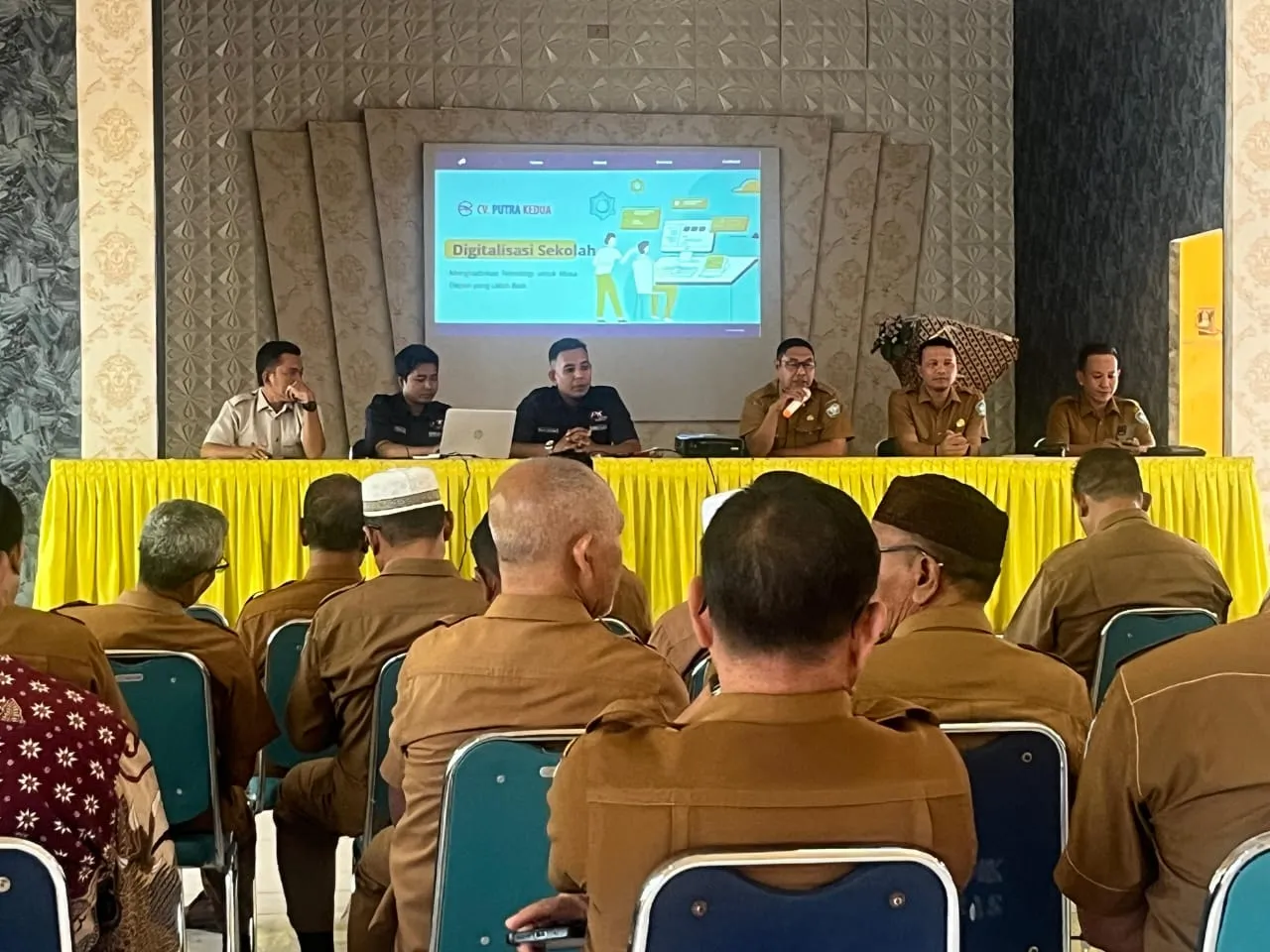 Dinas Pendidikan dan Kebudayaan Aceh Selatan terus berinovasi dengan memulai penerapan digitalisasi sekolah.[Ist]