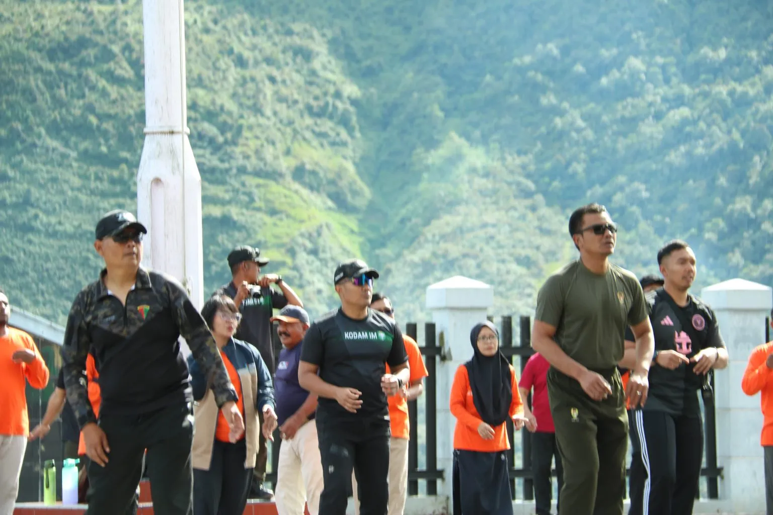Pererat Sinergi, Satgas Yonif 112/DJ Gelar Olahraga Bersama Pemda Puncak Jaya
