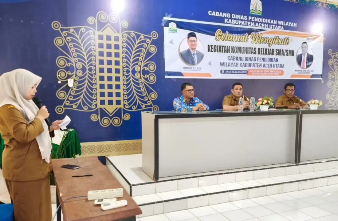 Kepala Cabdisdik Aceh Utara, Muhammad Johan (Tengah) saat membuka pelatihan komunitas belajar (Kombel)