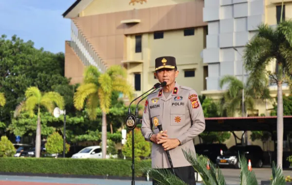 Kapolda Aceh, Brigjen Pol Drs. Marzuki Ali Basyah Memimpin Apel Perdana Usai Resmi Menjabat di Lapangan Apel Polda Aceh.[Ist]