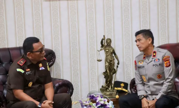 Kapolda Aceh Brigjen Pol Drs. Marzuki Ali Basyah melakukan audiensi dengan Kajati Aceh, Yudi Triadi, di Kantor Kejati Aceh.[Ist]
