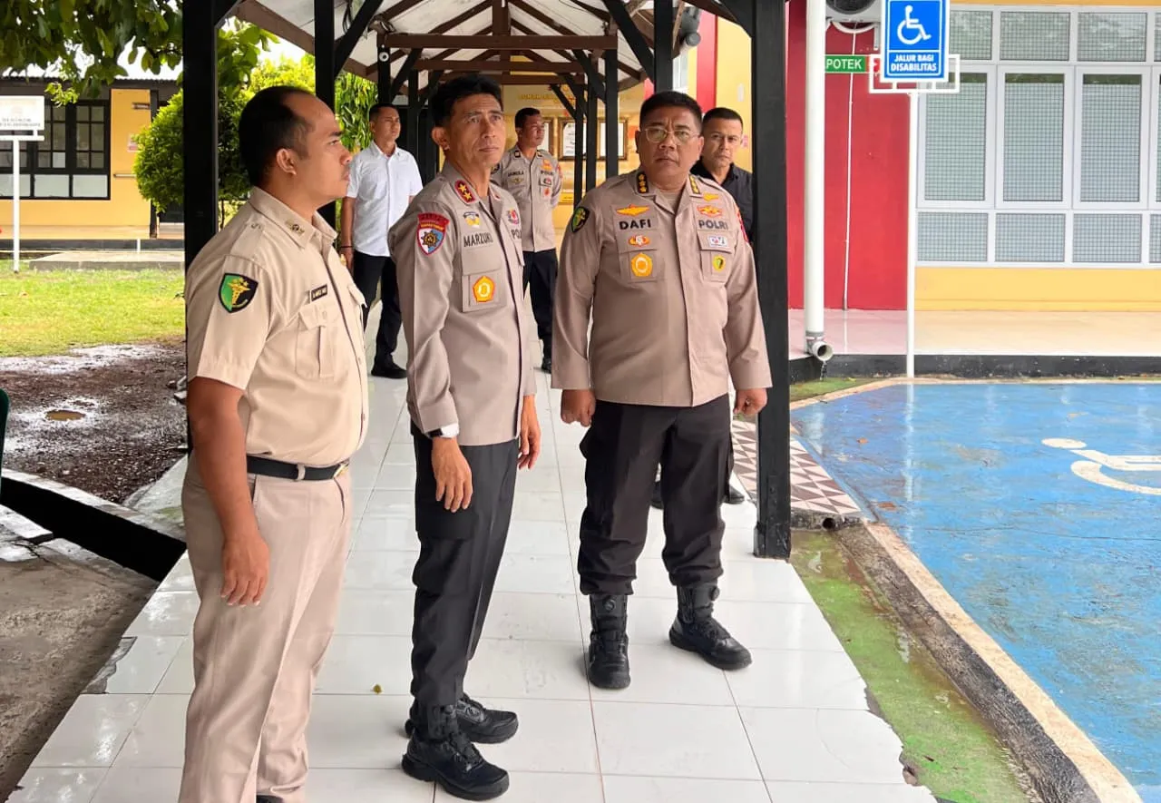 Kapolda Aceh Irjen Pol Marzuki Ali Basyah meninjau Rumah Sakit Bhayangkara Polda Aceh di Lamteumen.[Ist]